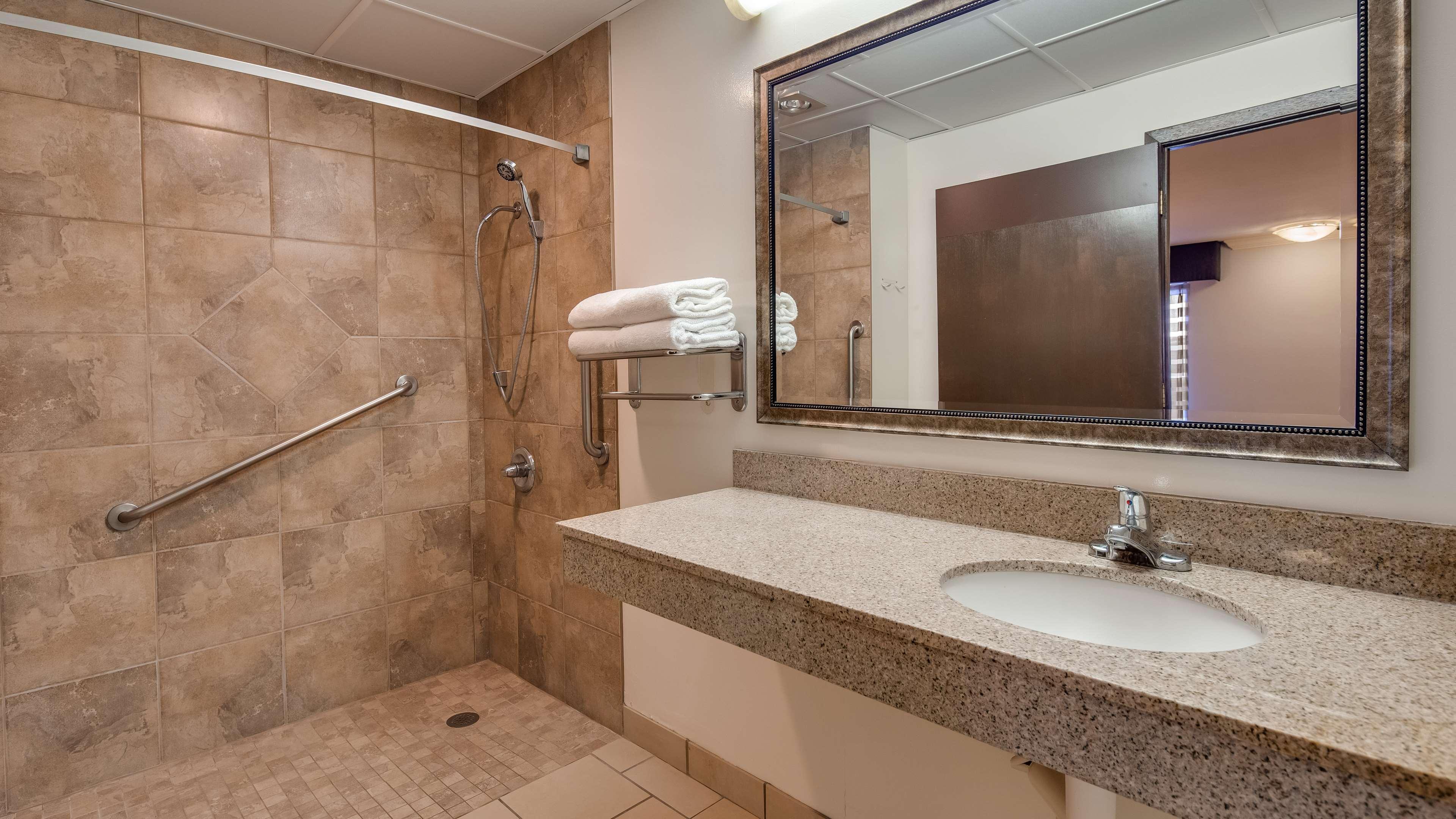 Best Western Angus Inn Great Bend Экстерьер фото
