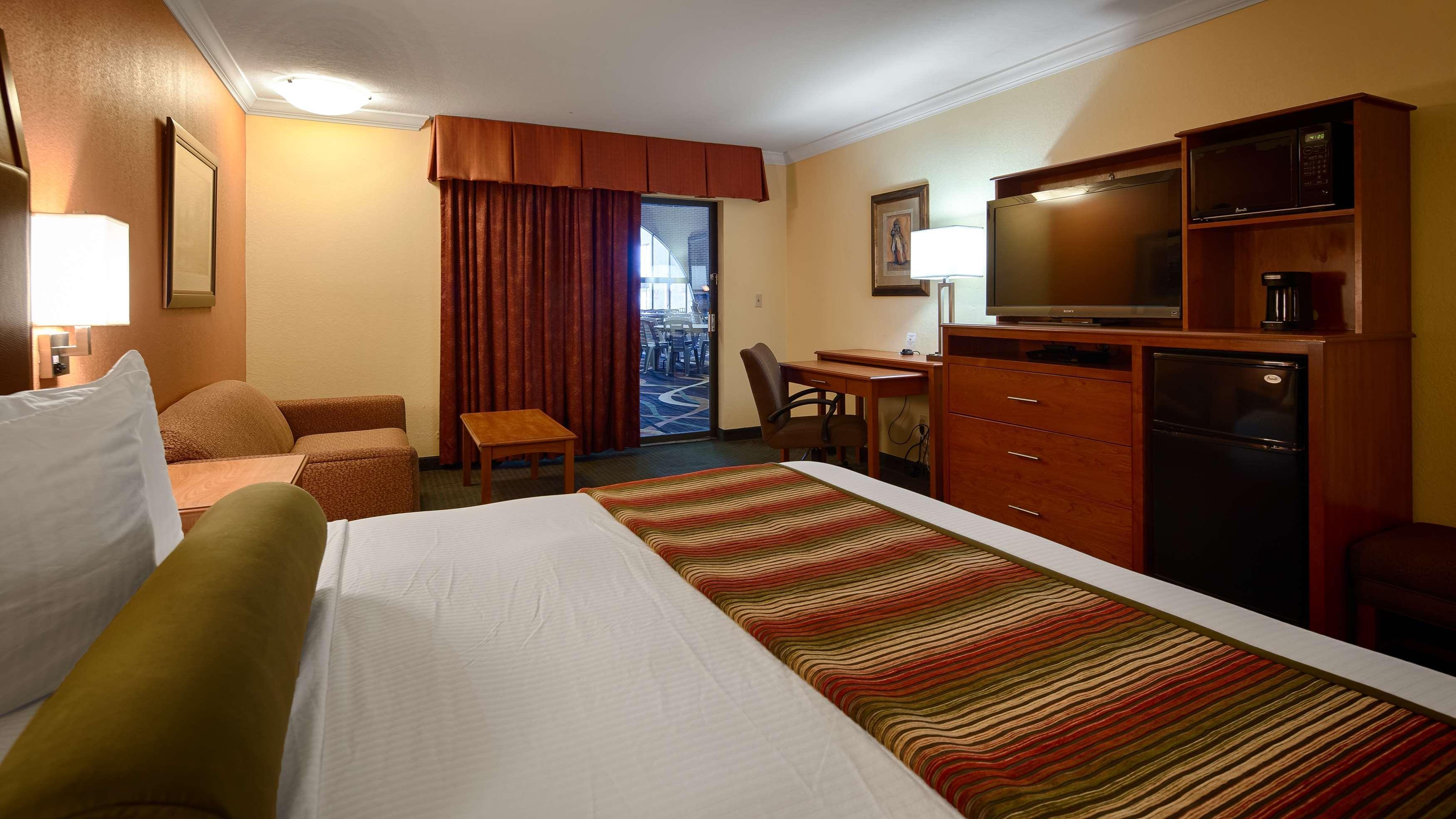 Best Western Angus Inn Great Bend Экстерьер фото
