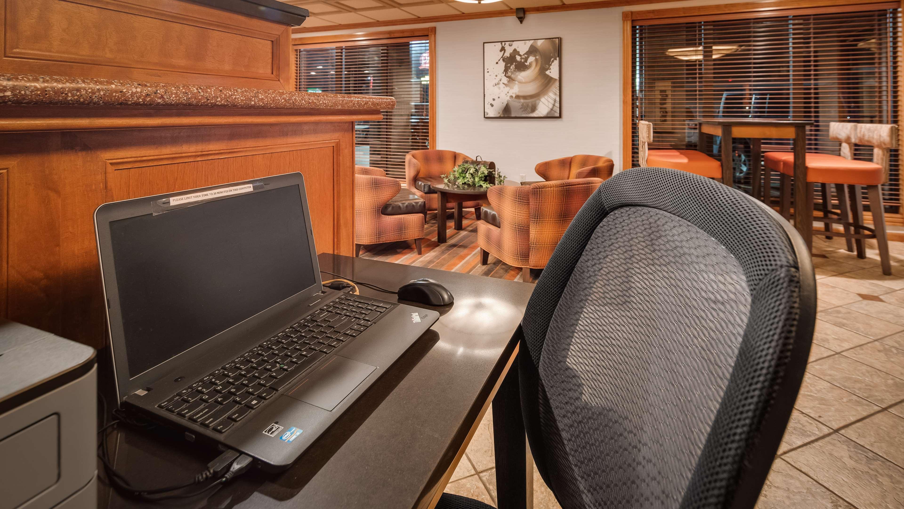 Best Western Angus Inn Great Bend Экстерьер фото