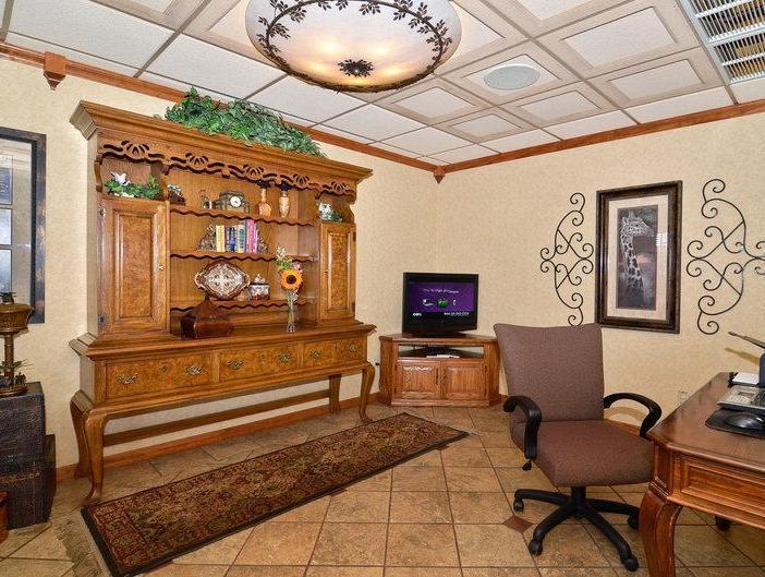 Best Western Angus Inn Great Bend Экстерьер фото